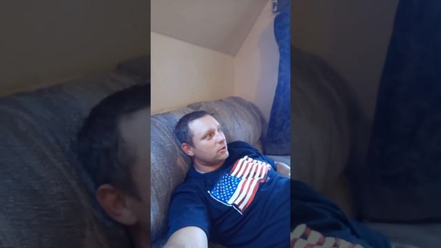 Разрезал руку попал в Больницу в США зашили 7 швов на пальце