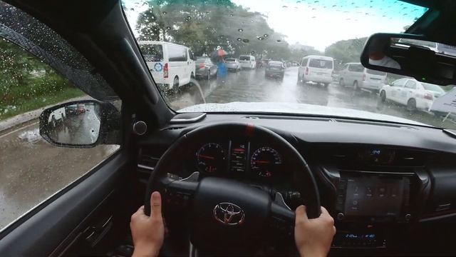 Toyota Fortuner GR-S 4x4 2.8 POV Test Drive