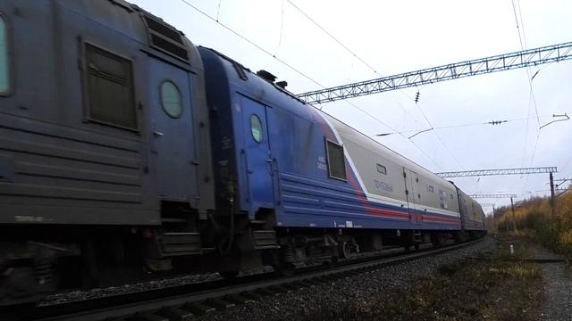 ЭП1М-810 с почтово-багажным поездом Владивосток — Москва