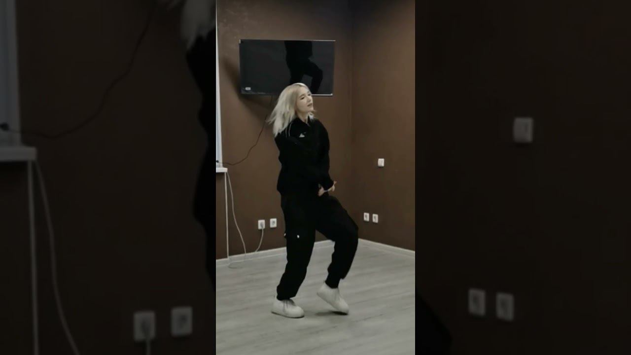 Stray Kids - Chk Chk Boom