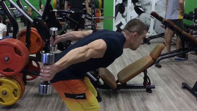 Кик бэк 2 мя руками.