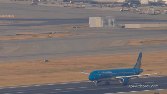 Airbus A321 Vietnam Airlines departure
