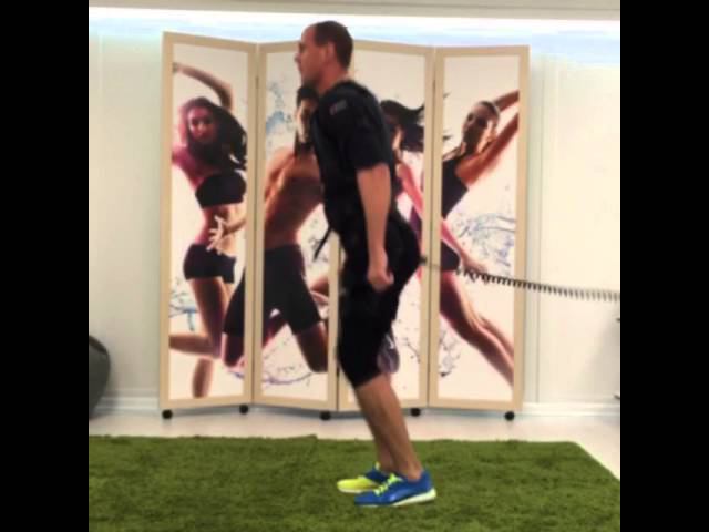 Выапрыгивание и разножка на EMS(emc) тренировке в FIT-N-GO