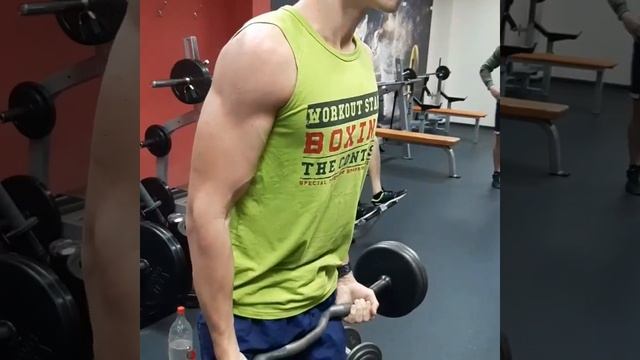 Подъем штанги на Бицепс 30 кг!