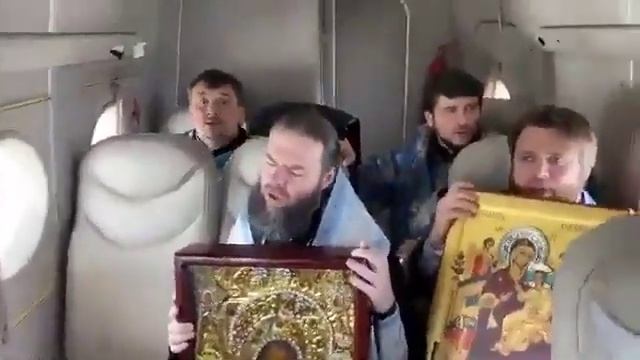 Священики російської церкви Vs коронавірус: молитва в літаку над Одесою