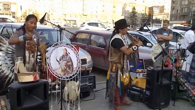 Настоящие индейцы Южная Америка Эквадор выступают на пл.Калинина Новосибирск