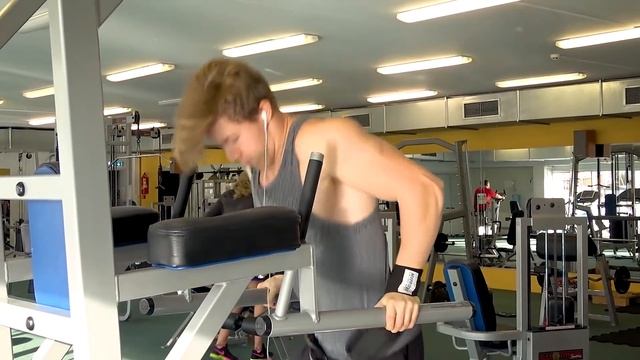 В 16 лет Силовые Взлетели в НЕБО! 140 жим, 110 отжимания на брусьях, 90 потягивания!