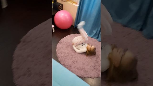 Вот как надо делать кувырок)))??