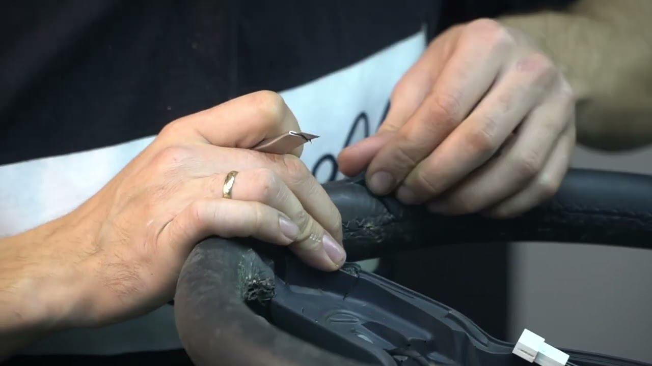 Как перетянуть руль с обогревом если кожа не отклеивается