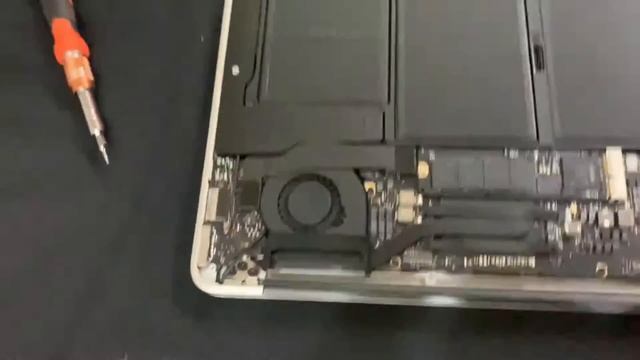 Laptop Storage (SSD) upgrade on MacBook Air | Crucial P2 M.2 NVME| SSD Speed Test | @gizmohub22