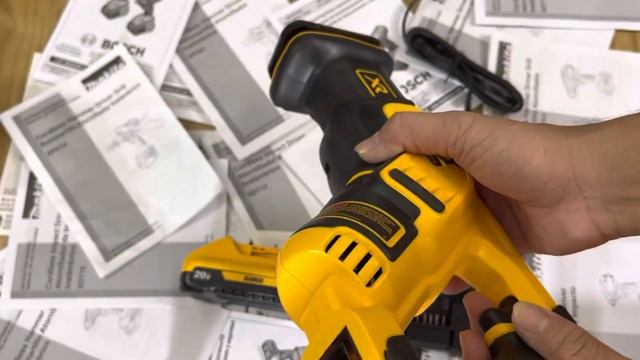 Máy Cưa Kiếm Dewalt DCS367 Sx USA ??, Pin Dewalt 3Ah Sx Mexico | Sac Giá 5tr3 Bộ Lh 0962232180