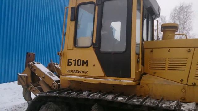 Урал тащит бульдозер