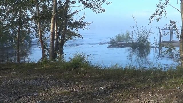 Река Зея, город Зея. Водосброс Зейской ГЭС 3500 кубометров в секунду.