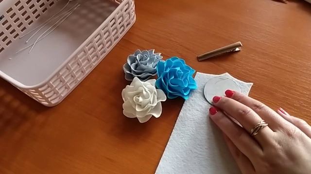 Новорічна заколка для волосся своїми руками/Прикраса для волосся з фоамірану/Handmade Flowers