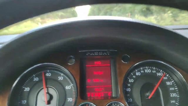 PASSAT едет по трассе