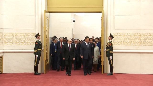 Кадры приветственного банкета Си Цзиньпина с иностранными лидерами на форуме «Один пояс – один путь