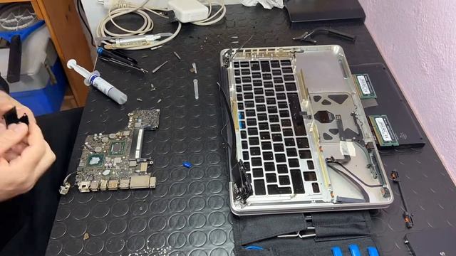 MacBook Pro Early 2011 Keyboard Sostituzione