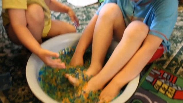 Массаж ног шариками Orbeez