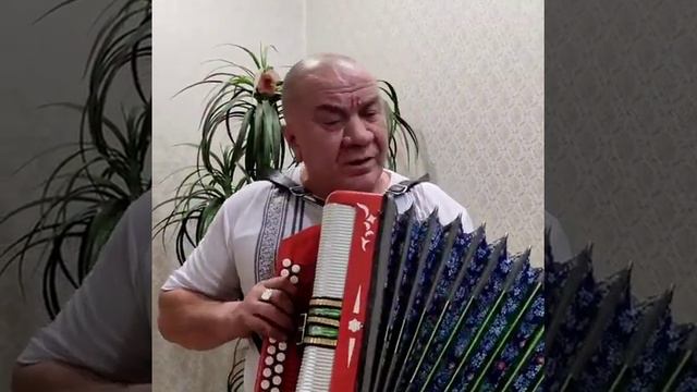 Рустам Зиатдинов очень красиво играет и поёт.