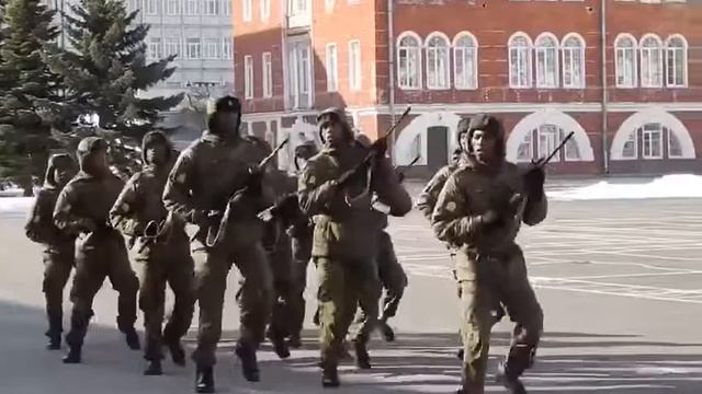 Выступление ангольский курсанты(ВИФК) строевая песни