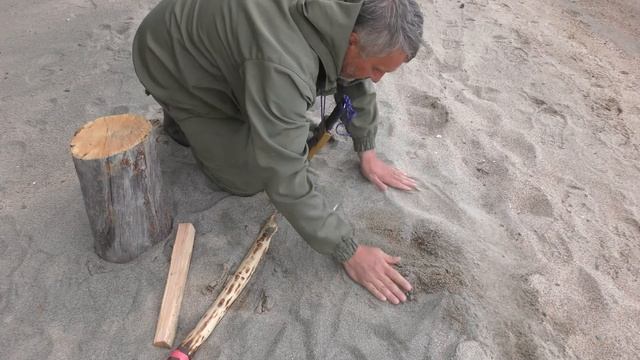 Заточка и правка топора в походных условиях без инструментов.