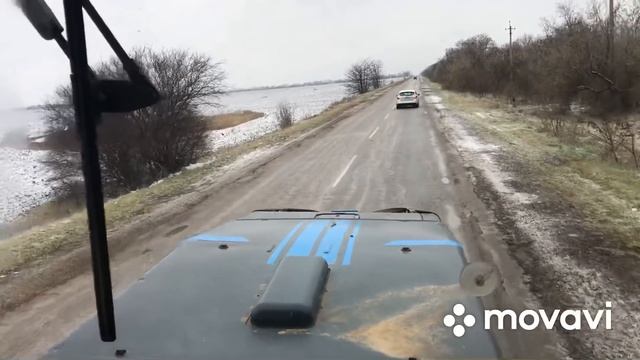 Грузим Т130 краном на трал.