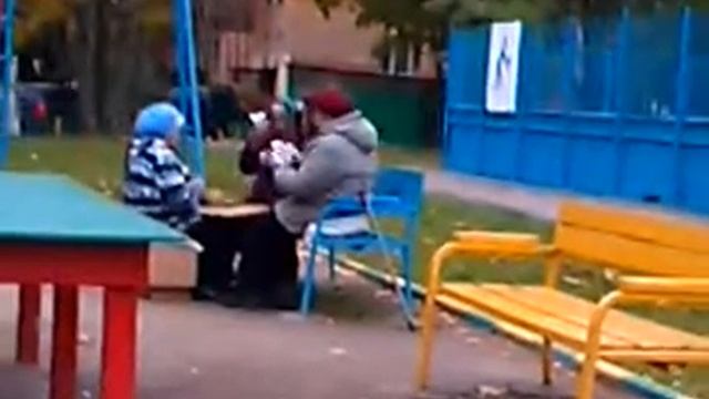 ПРИКОЛ БАБУЛЬКИ ИГРАЮТ В КАРТЫ!