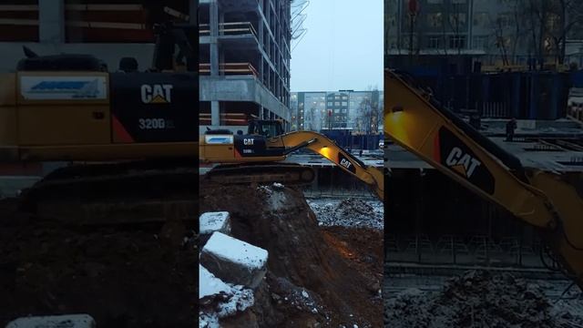 Гусеничный экскаватор Caterpillar 320