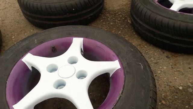 Литые диски покрашены в белый цыет  WHITE light alloy wheels