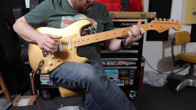 I Found The Gaudiest @TheFendercustomshop Stratocaster From 1989!