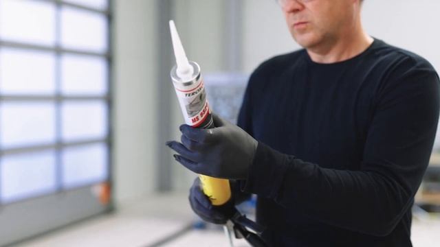 Wie Erstellt Man Standard-Dichtnähte Mit OEM-Struktur Am Heckteil Mit TEROSON® MS 9320 SF?