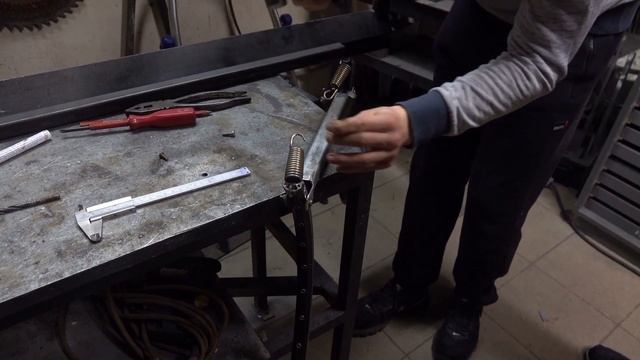 Bogen Aus Einem Rad/Лук из колеса /Bow From A Wheel /Inclinarse Desde Una Rueda /