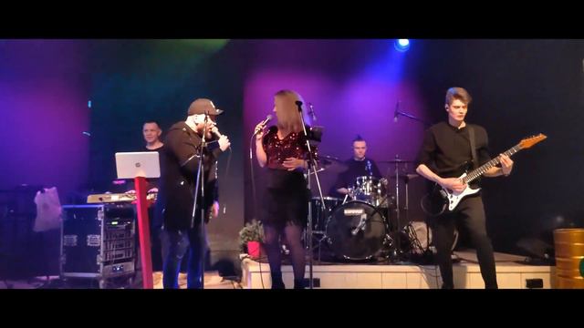 DiscoBand X-TIME - Он тебя целует(cover Руки вверх)  LIVE кинза и мята