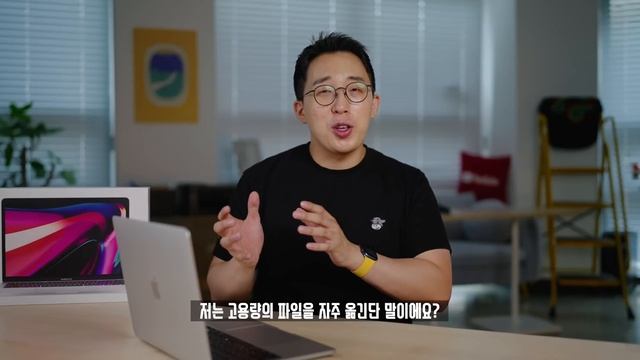 M2 맥북프로 13인치 첫 인상! 애플은 도대체 이런걸 왜 만들었을까?
