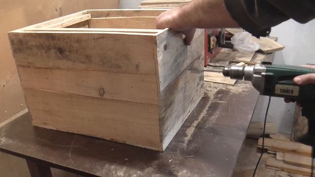 Изготовил улей на 9 рамок. Улей на всякий случай на пасеке всё пригодится.