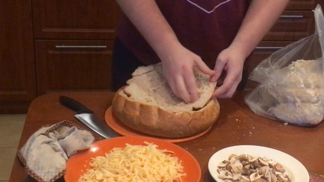 БОМЖ ПИЦЦА ЗА 300 РУБЛЕЙ?! Готовлю пиццу из хлеба