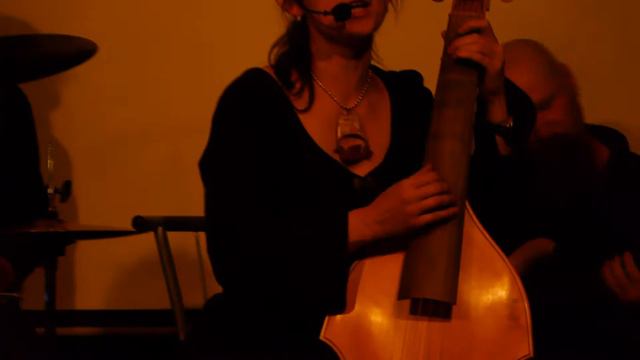 01. Птица Си - Королева