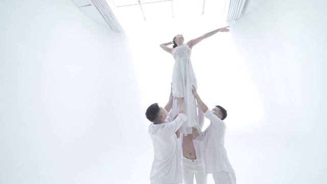 Ho'oponopono Dance / Múa Ho'oponopono.