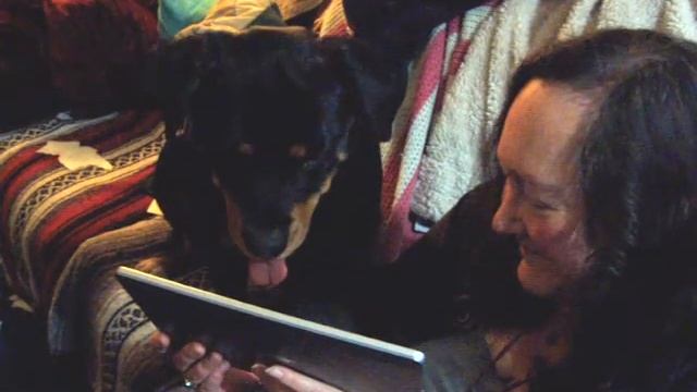 Maggie Discovers TV On Jatina's Netbook Pad