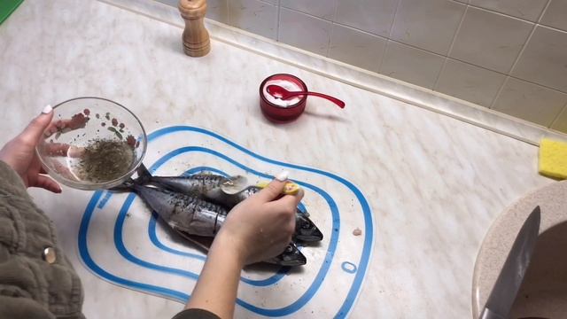 ЗАПЕЧЁННАЯ СКУМБРИЯ С ЛИМОНОМ. Вкусный рецепт ЗА 20 МИНУТ!!!