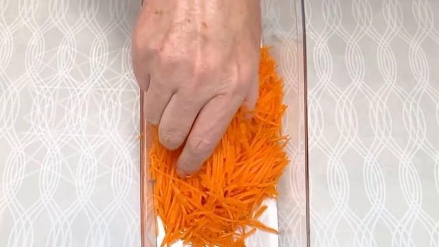 ХЕК ТУШЁННЫЙ В ТОМАТНОМ СОУСЕ, С МОРКОВЬЮ И ЛУКОМ