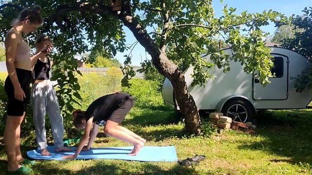 Повторяем йогу с Машей и Миланой!!!