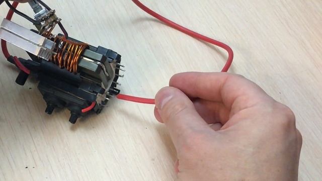 Высоковольтный генератор для электростатической акустики. Вариант схемы 2