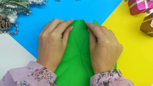 Как сделать ЁЛКУ из бумаги ?