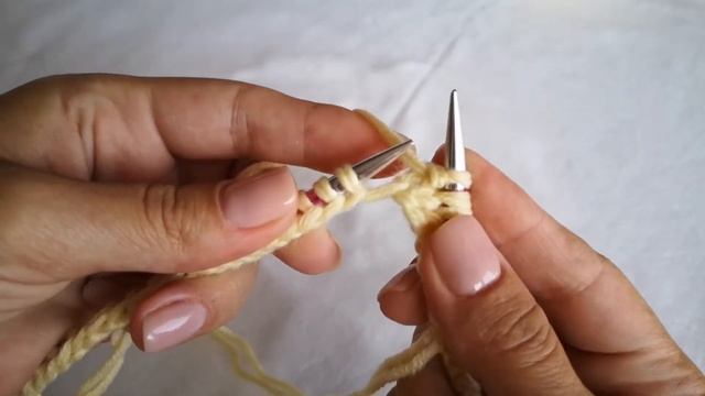 Классическая лицевая петля спицами, классическая изнаночная петля спицами в круговом вязании.