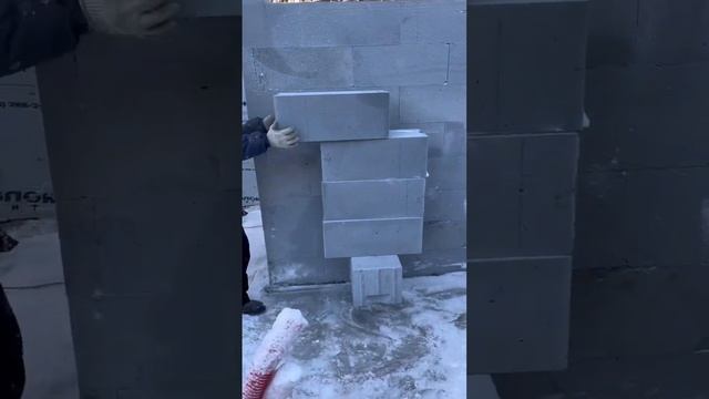 Кладка блока на клей-пену #кладка #стройка #стройкадома #строюдом
