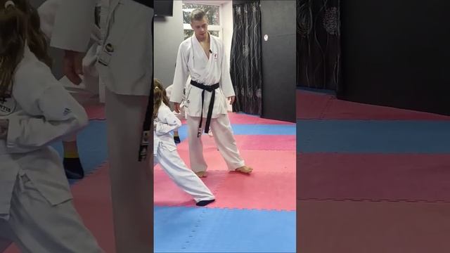 Фрагменты с тренировки по каратэ 