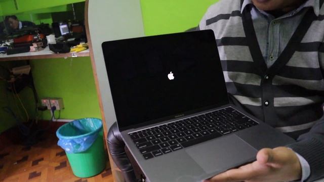 Unboxing MacBook Air 13.3 Inch 2019