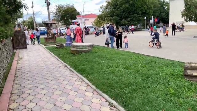 Праздник/ Шел 48-й день августа в станице / А вдруг повезет..