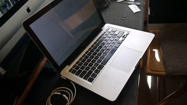 「通電しない」という触れ込みのMacBook Pro Mid 2009の状態を確認する